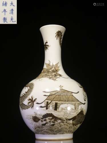 GRISAILLE PAINTED 'DRAGON' VASE