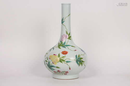 QING--CHINESE FAMILLE ROSE PORCELAIN VASE