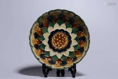 SANCAI AND CARVED 'FLOWERS' DISH