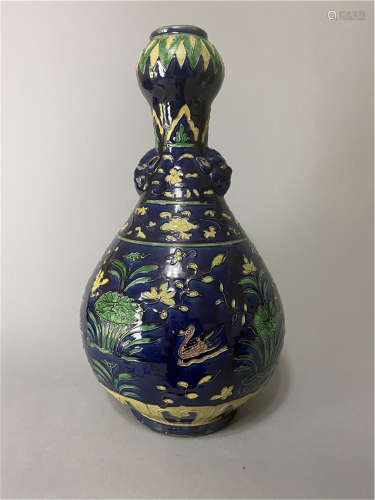 Chinese Falangcai garlic head porcelain with lotus duck pattern