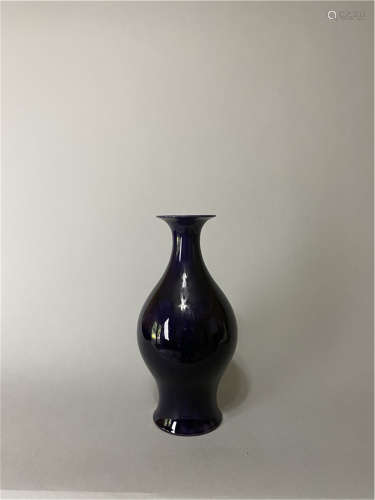 Chinese Qing Qianlong purple glazed Guanyinping porcelain Vase