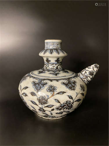 Chinese Yuan Dynasty porcelain blue and white wine pot