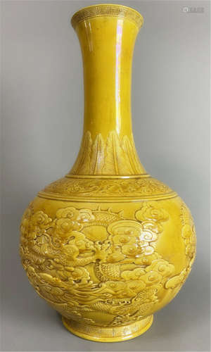 Chinese Qing Qianlong yellow glazed dragon theme vase
