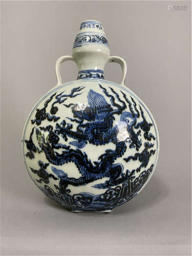Chinese Xuande Mark blue and white dragon moon-flash porcelain