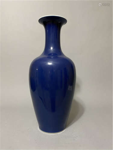 Chinese Qing Dynasty blue glazed porcelain vase