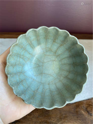 Chinese GuanYao cracle glazed porcelain small bowl
