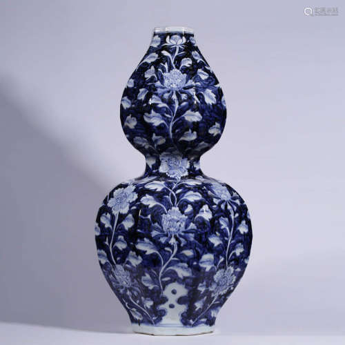 Qing, Blue and White Flower Pattern Gourd Bottle