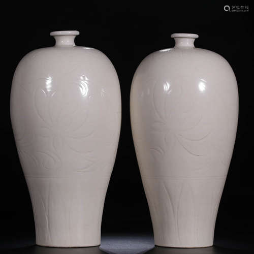 Song Dynasty, A Pair of Carved Plum Vases In Ding Kiln, ZhiDaoYuanNian Mark