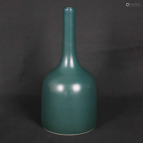 Monochrome Peacock Green Glaze Porcelain Bottle, Qing Emperor Yongzheng Years