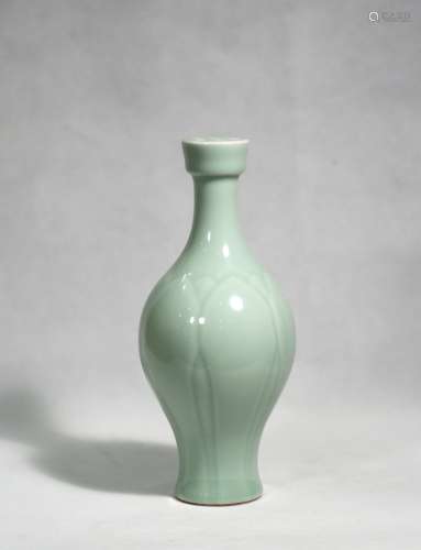 chinese celadon glazed porcelain vase,qianlong period