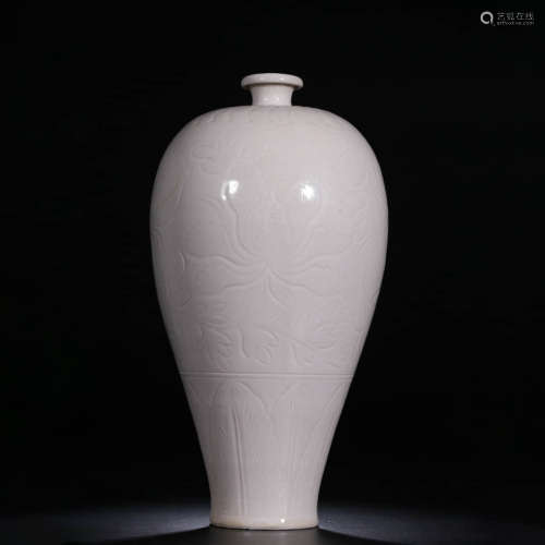 Song Dynasty, ‘Governemnt' Mark Ding Kiln Carved Flower Plum Vase