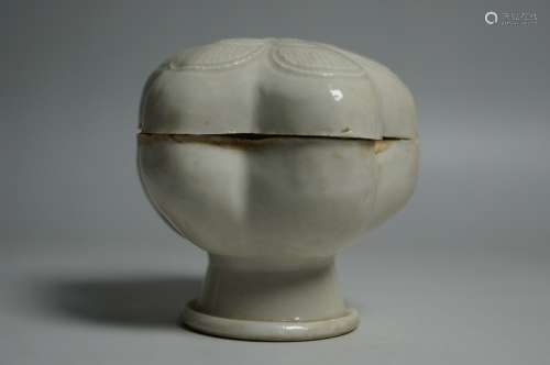 chinese ding yao white glazed porcelain covered box
