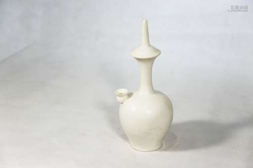 chinese xing yao porcelain vase
