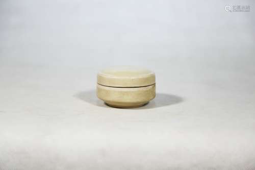 chinese xing yao porcelain powder box