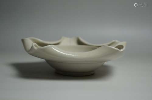 chinese ding yao porcelain bowl stand