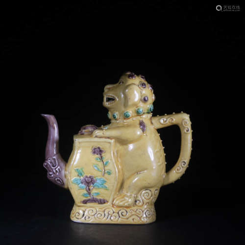 Qing Huangdisu Three-Color Lion-Shaped Reverse Kettle