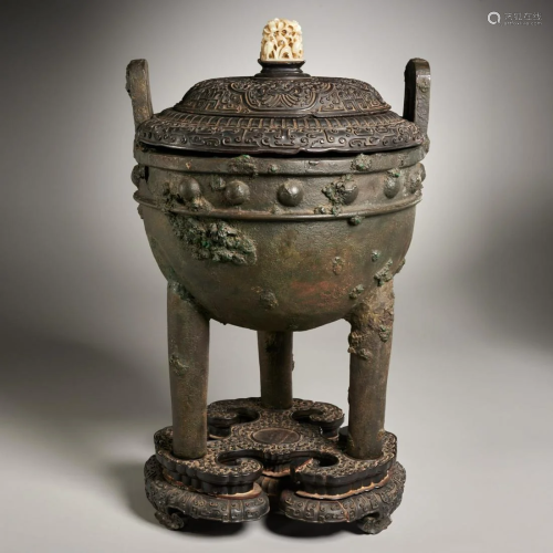 Chinese Archaic bronze ritual Ding tripod vessel
