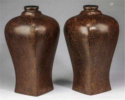 Pair of Chinese lacquer meiping vases of square section H38CM