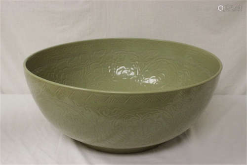A massive Chinese celadon porcelain bowl D:61CM