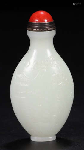 A HETIAN JADE CARVED SNUFF BOTTLE