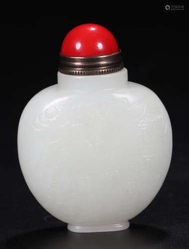 A HETIAN JADE CARVED SNUFF BOTTLE