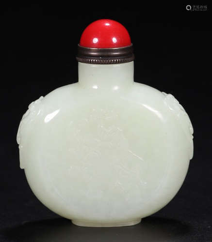 A HETIAN JADE CARVED SNUFF BOTTLE