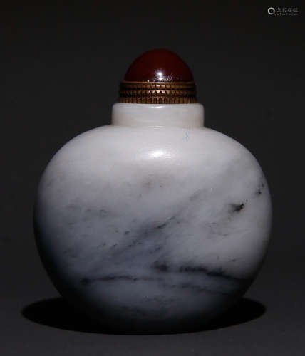 A HETIAN JADE CARVED SNUFF BOTTLE