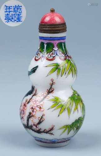 A GLASS CARVED GOURD SHAPED SNUFF BOTLLE