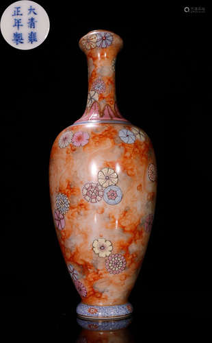 A FAMILLE ROSE GLAZE VASE