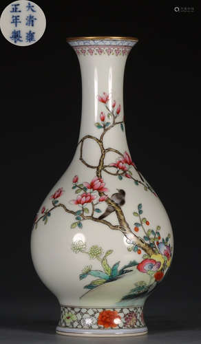 A FAMILLE ROSE GLAZE VASE WITH FLOWER PATTERN