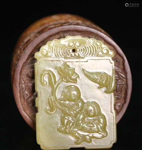 A HETIAN JADE CARVED FIGURE PATTERN TABLET