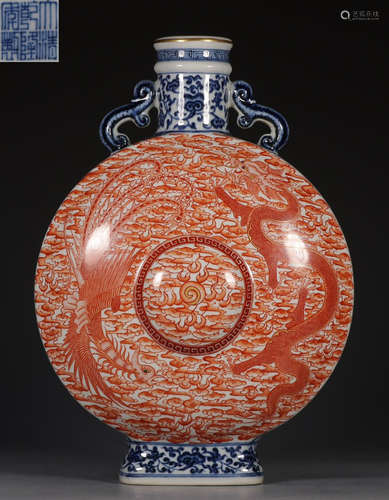 A BLUE&WHITE GLAZE VASE WITH DRAGON PATTERN