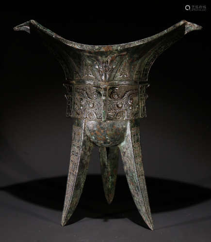 A BRONZE CASTED TRIPOD CUP