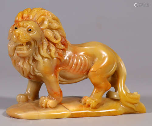 A SOAPSTONE CARVED LION SHAPED PAPERWEIGHT