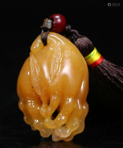 A TIANHUANG STONE CARVED CHAYOTE PENDANT