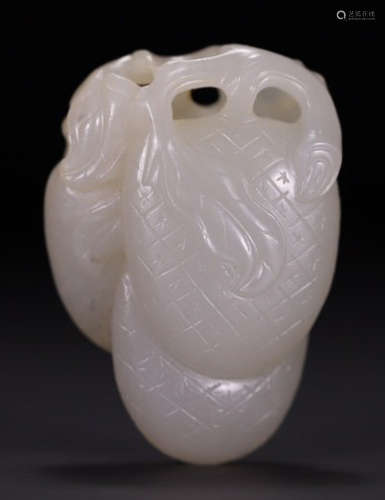 A HETIAN JADE CARVED PENDANT