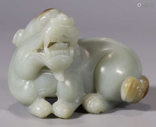 A HETIAN JADE CARVED BEAST SHAPED PENDANT