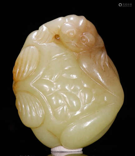 A HETIAN YELLOW JADE CARVED BEAST SHAPED PENDANT