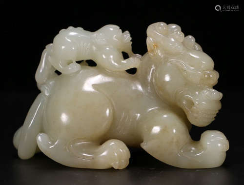 A HETIAN JADE CARVED BEAST SHAPED PENDANT