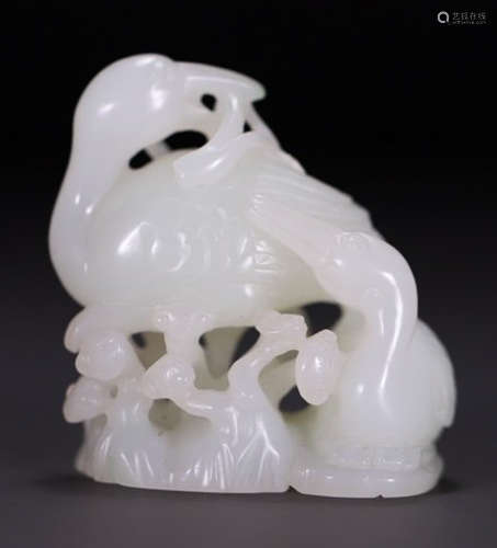 A HETIAN JADE CARVED GOOSE SHAPED PENDANT