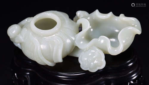 A HETIAN JADE CARVED BRUSH WASHER