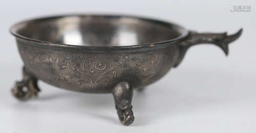 A SILVER CASTED BIRD PATTERN BOWL