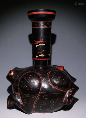A LACQUER CARVED BEAST SHAPE ORNAMENT