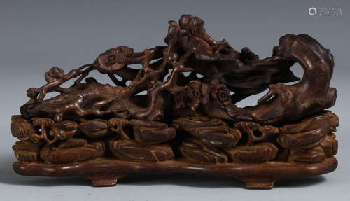 A CHENXIANG WOOD CARVED ORNAMENT