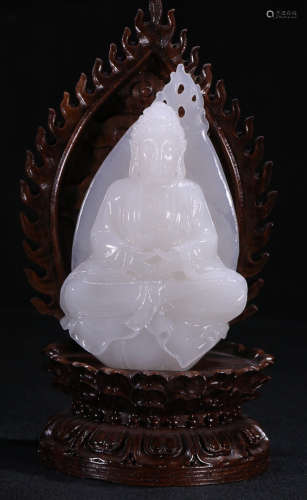 A HETIAN JADE CARVED GUANYIN BUDDHA STATUE