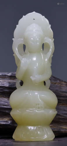 A HETIAN JADE CARVED GUANYIN BUDDHA STATUE