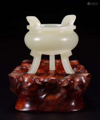 A HETIAN JADE CARVED TRIPOD CENSER