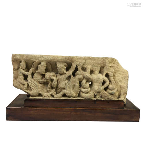 三-四世紀 石雕眾神像片岩