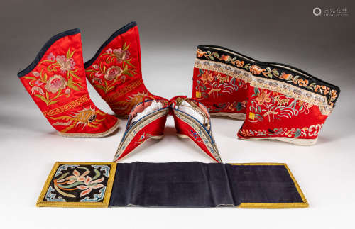 Set Chinese Old Silk Embroidered Pieces