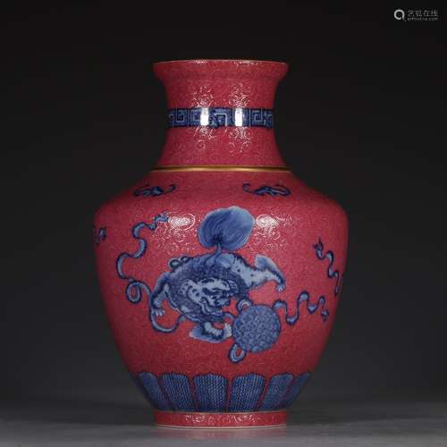 A Daqing-Qianlong-Nianzhi Mark Blue And White Red Glaze Vase